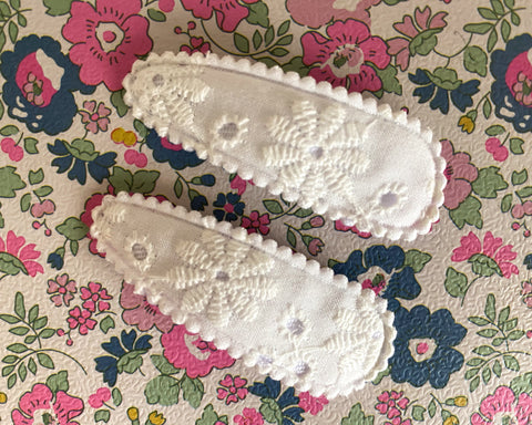 Mini Scrunchies or Fabric Clips - White Daisy